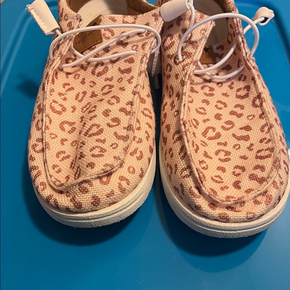 Simply Southern Leopard Print Shoe size 8 Like New!   Tan and Brown - Picture 5 of 9